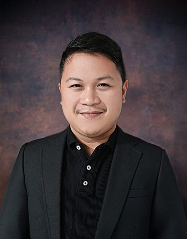 Jeopet Macariola Chief Executive officer
